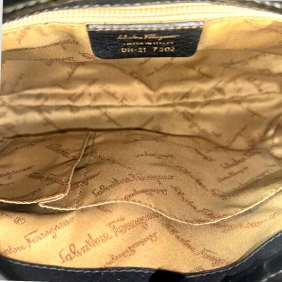 Salvatore Ferragamo Vintage Wicker Lock Patent Leather Shoulder bag with COA - Picture 13 of 14